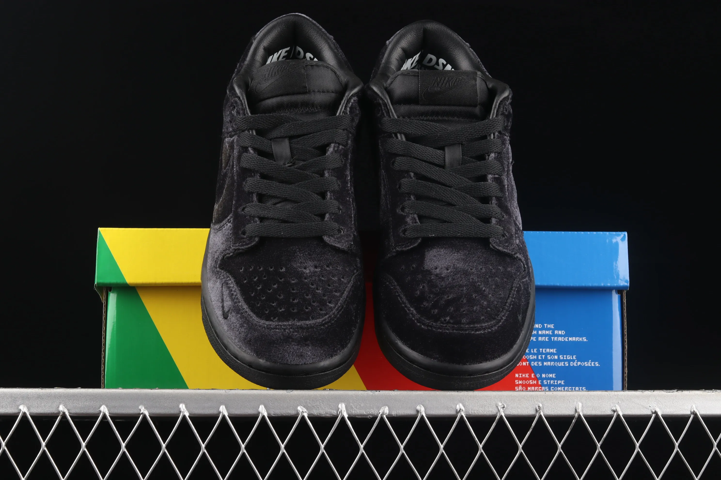 All categories Nk SB Dunk Series Nk SB Dunk Low Low-top skate shoes Pure original version Dover Street Market x Nk Dunk Low "Triple Black" Black Valentine's Day SB Dunk Series low-top skate shoes DH2686-002